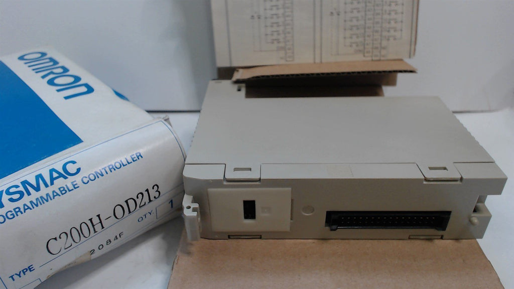 OMRON OUTPUT UNIT - C200H-0D213 - 24VDC , 2.1A/POINT , 5.2A/UNIT - CLASS 2 -NEW