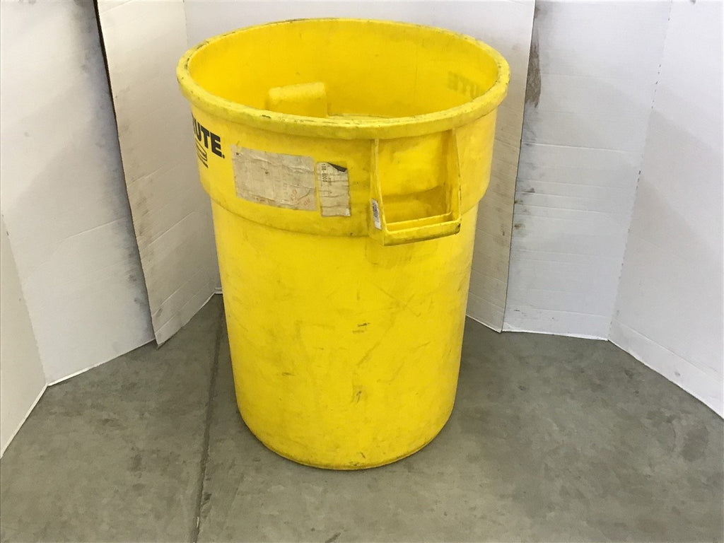 BRUTE 2643-60 44-Gallon Utility Waste Container Yellow