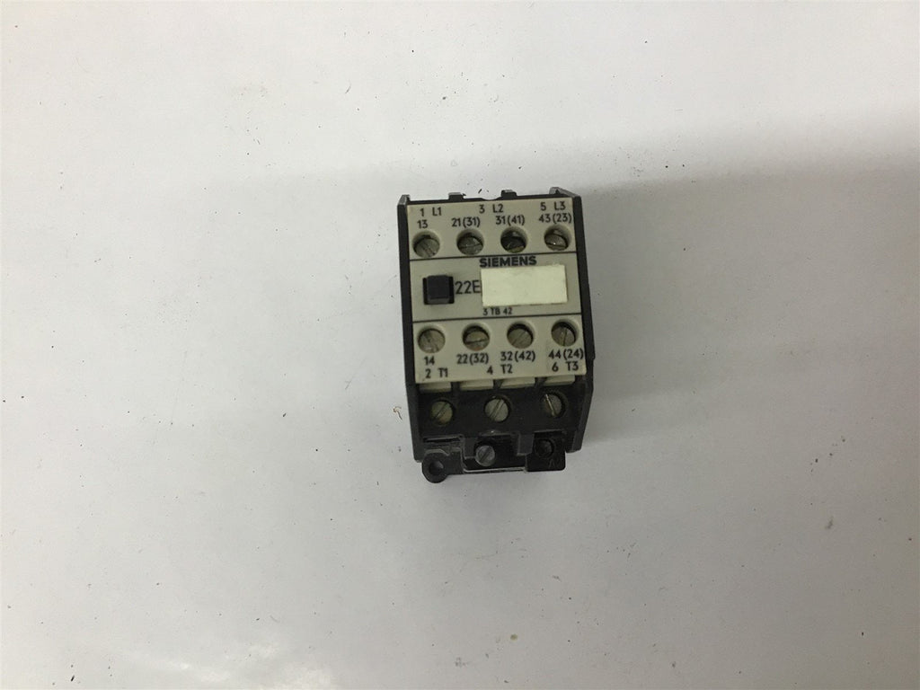 Siemens 3TB42 17-0G 600V 3 Pole 115V Coil Contactor