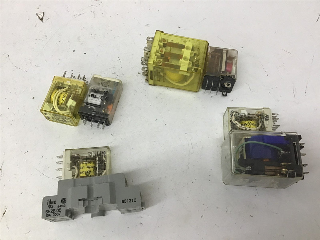 Assorted Relays And Base Lot Of 8