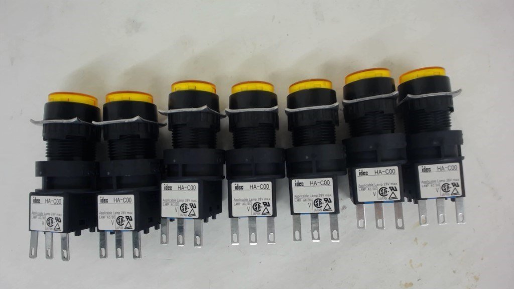 LOT OF 7 IDEC HA-C00 YELLOW INDICATOR PILOT LIGHT