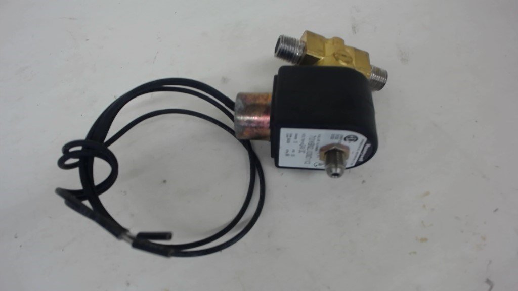 HONEYWELL 7131KBN2LV00N0C111C2 SKINNER SOLENOID VALVE, 24 VDC, 10 WATTS, 100 PSI