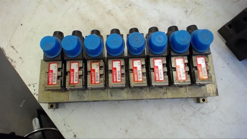 LOT OF 8--NUMATICS 031SA4154 VALVES MOUNTED ON MANIFOLD 150 PSI