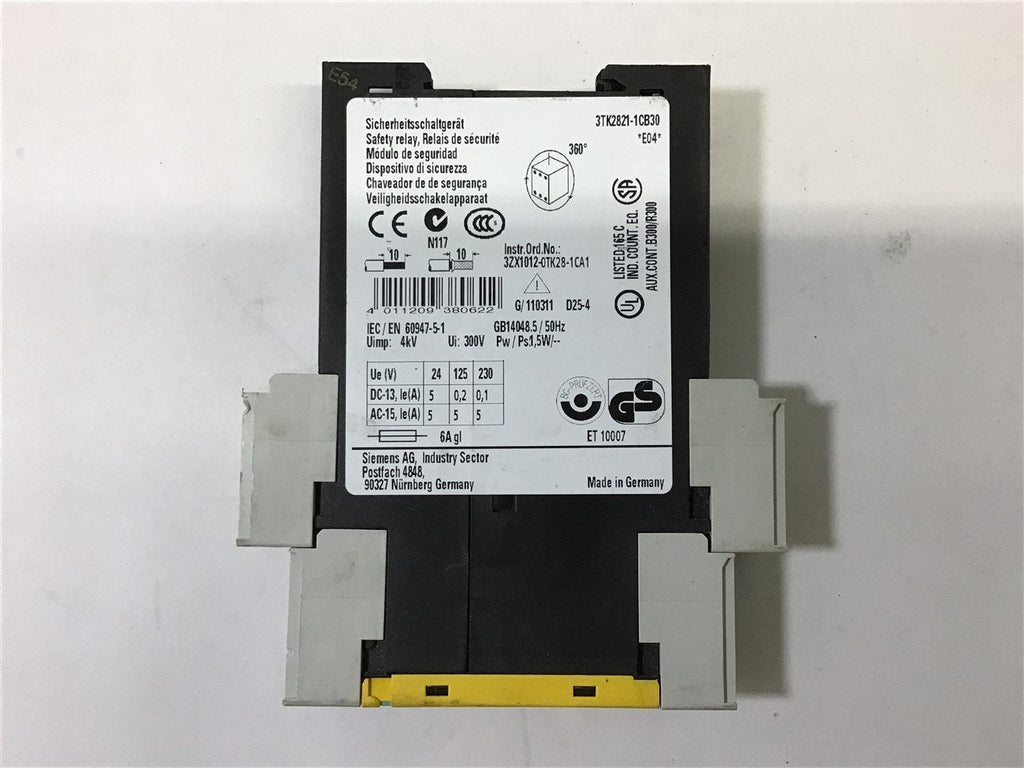 SIEMENS 3RK2821-1CB30 24V AC/DC SAFETY RELAY