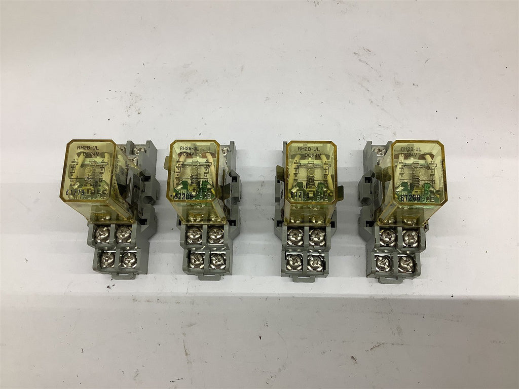 Idec RH28-UL Relay 24 VDC With Base Lot Of 4