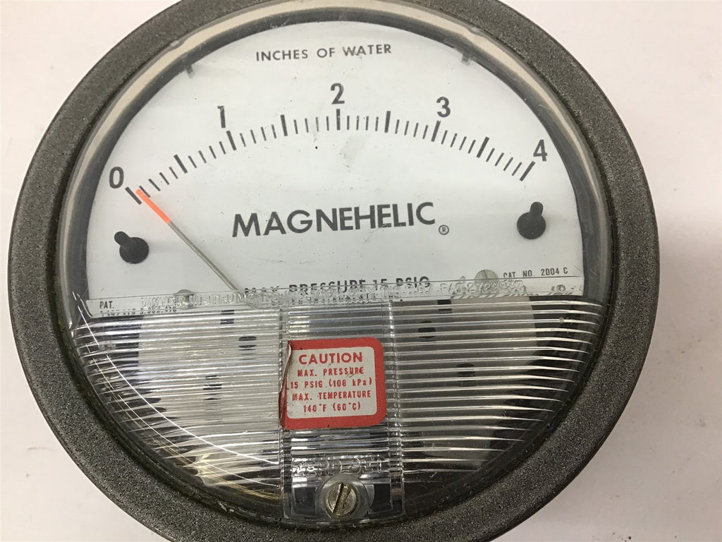 Dwyer 2004 C Magnehelic Water Gauge 0-4" 15 PSIG W/ Mounted Feet