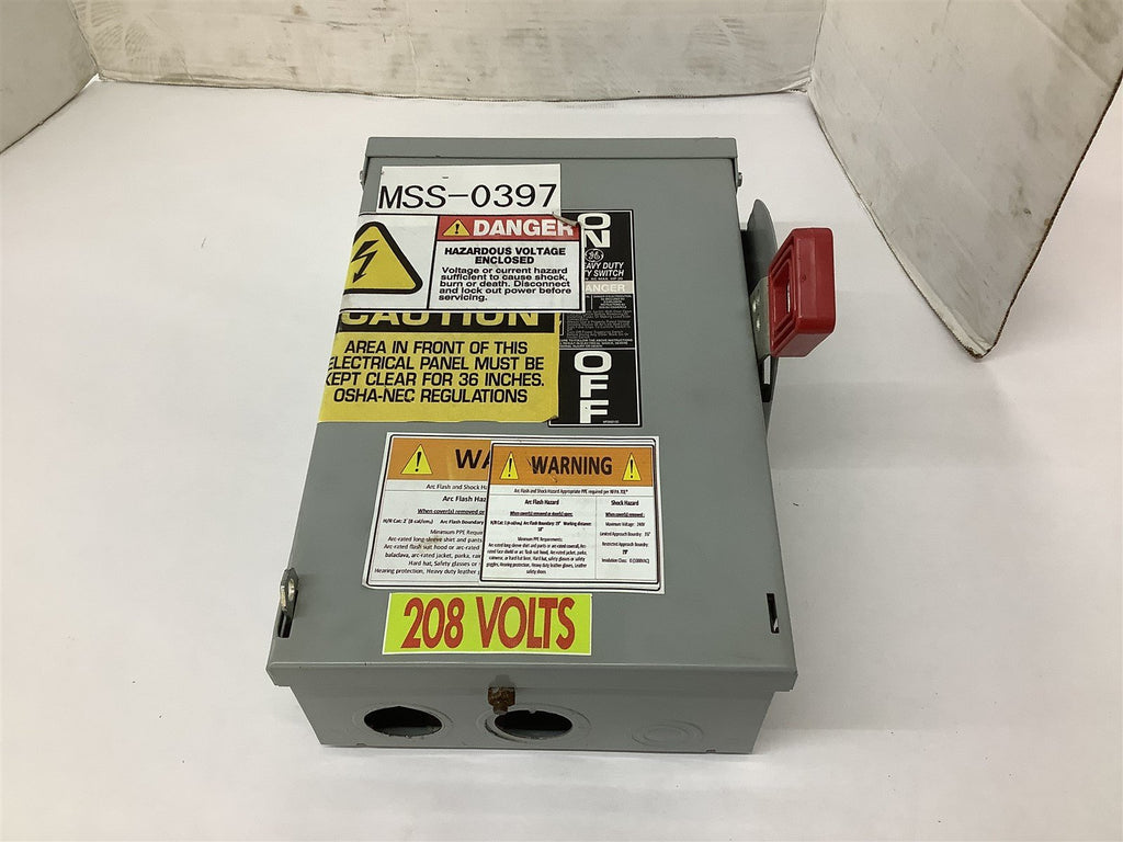 GE TH3361R Model 10 30A 600VAC Fusible 8-1/2" W x 4" L x 13" T Safety Switch