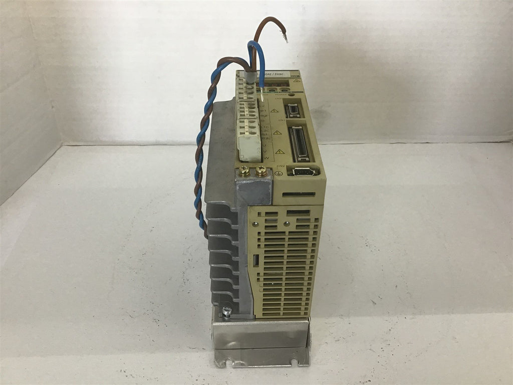 Omron R88D-WT04H AC Servo Driver 230 V 3 Phase 0.4 KW Output