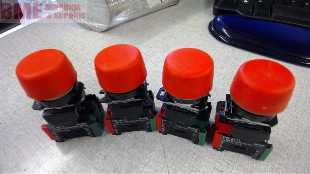 LOT OF 4 SQUARE D RED PUSH BUTTONS WITH DA11 CONTACT BLOCK, 16 AMP, 220/380/500V